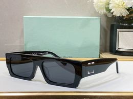 Off Withe Designer Lunettes de soleil de style cool Fashion Classic Épaisse plaque épaisse noire Blanc Cadre carré des lunettes de lunettes HOMM