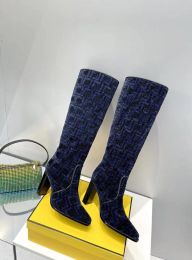 Boots d'offensive 2023 Boots de chenile Baguette Highheed avec orteil carré avec motif Jacquard Bleu et noir