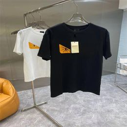 Site officiel Designer Summer Mens Designer T-shirt Casual Man Femmes Tees avec lettres Imprimer manches courtes Top vendre de luxe Men260t
