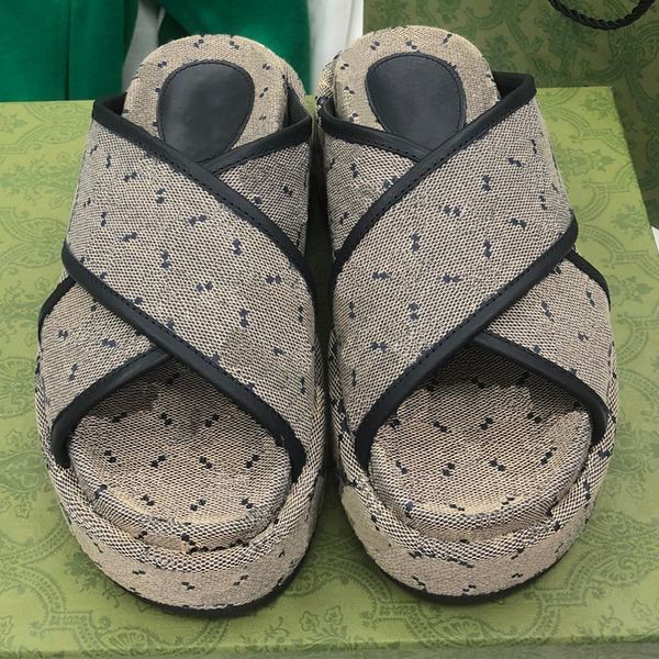 Site officiel dernier style 2022 sandales d'été de printemps de qualité supérieure chaussure de style chaud avec logo pantoufles croisées de luxe de luxe hommes et femmes modèles de couple