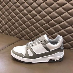 Officiële website Luxe mannen Casual Sneakers Fashion schoenen Hoge kwaliteit Travel Sneakers snelle levering MKJ002