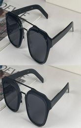 Officiële website nieuwe Occhiali Eyewear Collection zonnebril SPR 07 met bimetaal brug waardoor ze een moderne look krijgen met merk le2557208