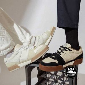 Og 2023, zapatos informales de diseñador de lujo para hombres y mujeres, zapatos deportivos Retro Beige de ante, Material absorbente de golpes, zapatos bajos rosas