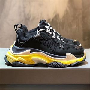OG Wholesale Triple s Sneakers Designers Platform Hombres Mujeres Zapatos casuales Luxurys Paris 17fw All White Speed Black Pink Vintage Hombres Mujeres Muy entrenadores al aire libre