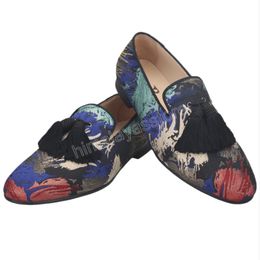 Olieverfschilderij zijde mannen jurk schoenen moccasin handgemaakte tassel heren loafers plus size slip-on mannelijke rookpantoffels