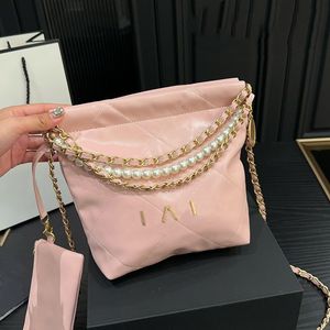 Cuir ciré à l'huile pour femme Mini sac poubelle de créateur Chaîne de perles Lettres sculptées Matériel Pièces d'or/argent Charme Sac à main croisé avec fermeture éclair Portefeuille 24 x 21 cm