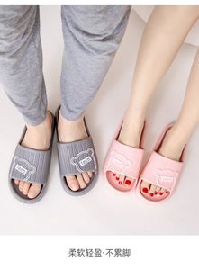 Oude 2025 klassieke sandalen dames strand sandalen glijdt nieuwe kleur flip flops hoge kwaliteit slippers andere