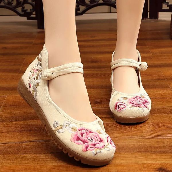 Vieux Pékin Chaussures en tissu à fond plat Hanfu ancien femmes Style traditionnel chinois broderie danse ethnique talon bas rouge 240307