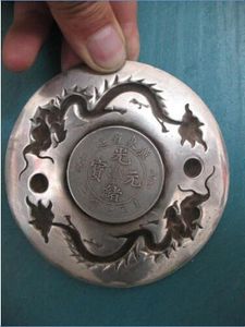 Antigua colección china decorada trabajo hecho a mano Miao plata tallado dragón placa