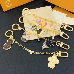 Porte-clés de styliste en forme de vieille fleur, nouveau sac, pendentif de voiture, en or, pour amoureux de l'amour, accessoires de mode faits à la main