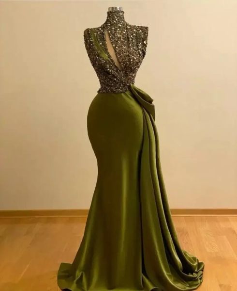 Robes de soirée sirène en satin vert olive col haut en dentelle appliques froncées train tribunal tenue de soirée formelle robe de bal BC11366