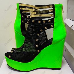 Fotos reales de Olomm, sandalias de mujer, cuñas con remaches sexis, tacones altos, punta abierta, hermosos zapatos amarillos, rojos y verdes, zapatos de mujer de talla grande de EE. UU. 5-20