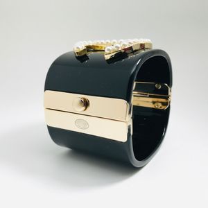 Ombf Eny1 Ch ontwerper armband voor vrouw dames pols geschikt 16 17 18 cm armbanden armband luxe merk officiële replica premium cadeau lente gesp 007