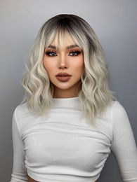 Ombre Blonde Court Bob Perruque Synthétique pour Femmes avec Frange Or Blanc Vague de Corps Cosplay Lolita Naturel Résistant À La Chaleur Cheveux