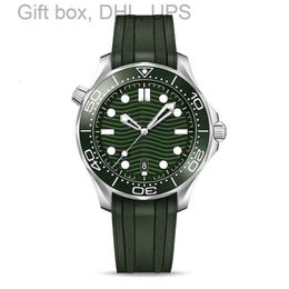 Omeaga Modelo Titanio Nuevo reloj AAAAA Verde Gd Hombres Diver Mens Bisel de cerámica Reloj de lujo Relojes Origina Movimiento mecánico automático 300 m Master Montre