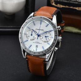 Omeg polshorloges voor heren 2023 Herenhorloges Vijf naalden Alle wijzerplaten werken Quartz Wastch Top Luxe merk Chronograaf Klok Lederen band Modecadeau Speedmasters één