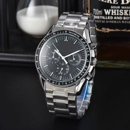 Omega Nouvelles points de luxe Matchs de luxe Watch Quartz Watch High Quality Top Brand Designer Corloge en acier inoxydable Connex Men de mode Cadeaux de vacances OM06