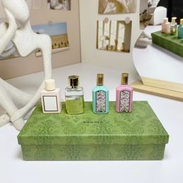 En la venta Juego de perfume de diseñador de promoción para mujeres flora flora sparay 5ml*6pcs traje 6 en 1 con caja Semll Semll High Quality Fast Ship