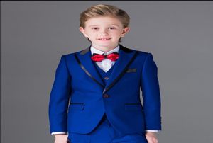 Jongen Smokings met één knop Peak Revers Kinderpak KoningsblauwRoodZwart Kind BruiloftProm Suits JasjeVestBroekVlinderdasOverhemd NH18104955