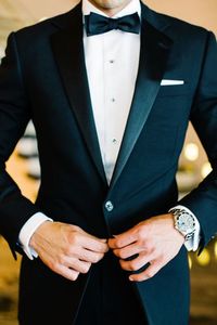 Un bouton fente latérale coupe classique cran revers marié Tuxedos costume de marié costume de fête de mariage (veste + pantalon + nœud papillon + ceinture) YY018