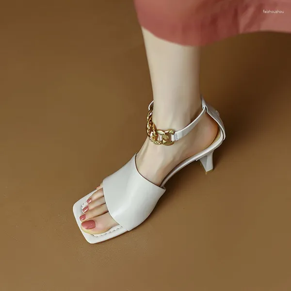 Une décoration de mots de mot sandales boucle pour femmes carrés têtes ouverts ouverts épais talons hauts chaussures zapatos français