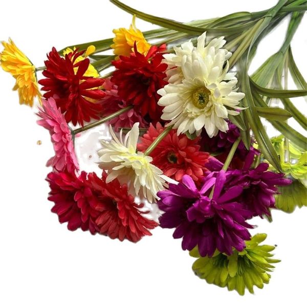 Une fausse fleur à longue tige Gerbera, 3 têtes par pièce, Simulation de feuille verte de chrysanthème pour centres de table de mariage