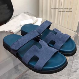 Une ligne bleue en cuir bleu bloquer des pantoufles d'été Nouveaux couples de sandales pour hommes et chaussures pour femmes conception luxueuse sandales décontractées de plage de plage 35-45 +