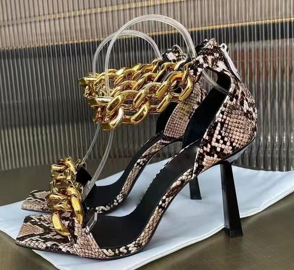 Une ligne sandales à talons hauts à bout ouvert chaîne en or d'été chaussures de soirée à talons fins femmes tête serpent chaussures simples sexy avec boîte et sac à poussière