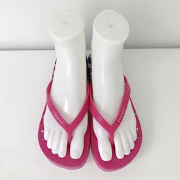 Een paar vrouwelijke mannequin voet voor display sokken schoenen slipper torso dummy plastic model voetstandaard