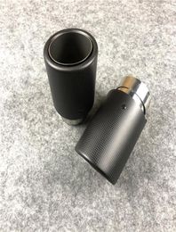 Un par de tubos de silenciador de escape Akrapovic universales para puntas traseras de coche de fibra de carbono mate Real2053689