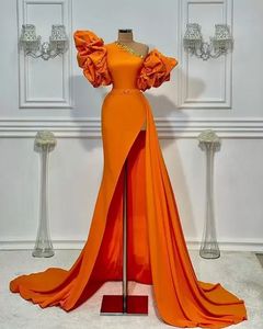 Una pieza Aso Ebi 2022 Vestidos de noche con vaina naranja con estilo árabe Cristales Mangas cortas Vestidos de baile Fiesta formal sexy Vestidos de segunda recepción
