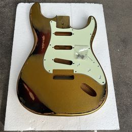 El cuerpo de la guitarra eléctrica a juego con el color de pintura Nitro se puede modificar y personalizar en todos los colores.