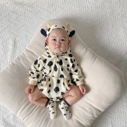 One-pièces 2022 AUTOMNE NOUVEAU bébé Unisex Cow Design Bodys Bodys Toddler Boys Hoodies Girls Cotton Cotton Loose One Piece Vêtements