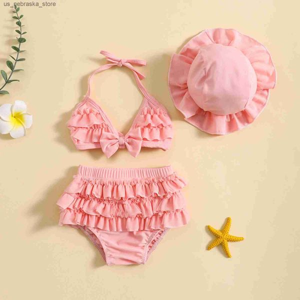 One-Pieces Ewodos MAISON SUMBRE pour les tout-petits et les filles Bikini Ensemble Baby Baby Suspender Col Top + Shorts plissés en couches + Chapeau de maillot de bain Q240418