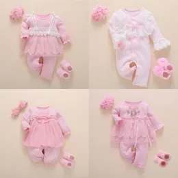 Ropa de niña recién nacida