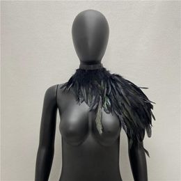 Une écharpe de luxe de plume épaule femme Snood Gothic Style Scarve femme châles punk fête Halloween Performance Show Decoration