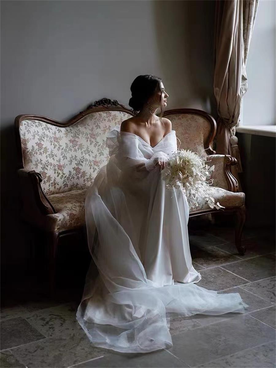 En axel ny brud som slår retro med sjal fransk stil lyxig bröllopsklänning FN4531