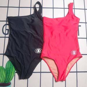 Bikini de maillot de bain une pièce à une pièce à une épaule Bikini avec un maillot de bain alphabet entrelacé de maillot de bain féminin de maillot de bain féminin interne