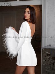 Vestidos de novia cortos de un solo hombro con plumas 2024 Vestido nupcial para mujeres Mini Little White Gown Bane de Mariee