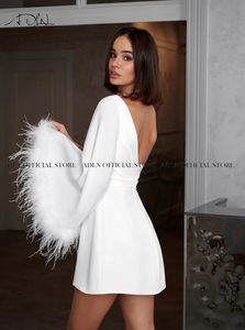 Robes de mariée courtes à une épaule avec plumes 2024 robe de mariée pour femmes mini petite robe blanche de mariee