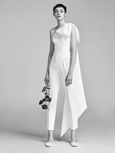 Witte jumpsuit met één schouder, eenvoudige trouwjurken met afneembare strik, chique outddor schakingjurken voor dames, satijn, elegante bruidskleding