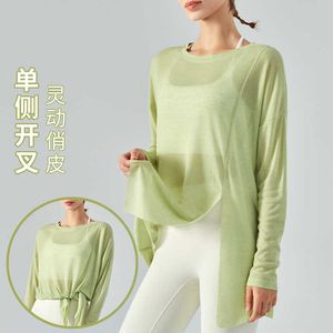 Un côté fendu à manches longues Yoga haut chemisier femmes été léger sport chemise lâche course Fitness respirant costume