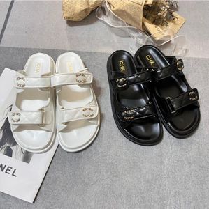 Sandalen met één woord Zomer nieuwe heren en dames slippers Luxury merk platform Slippers Casual uitje strandschoenen zuurschuim hardlopers favoriete ui rustige wasruimte schapen