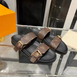 Sandalias de verano de una palabra nuevas y plataforma de marca para hombres zapatillas de plataformas casuales zapatos de playa wo br