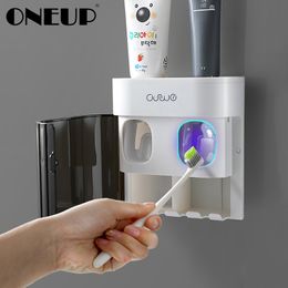 Soporte de cepillo de dientes montado en la pared ONEUP con cubierta magnética dispensador de exprimidor de pasta de dientes juegos de accesorios de baño multifunción 210322
