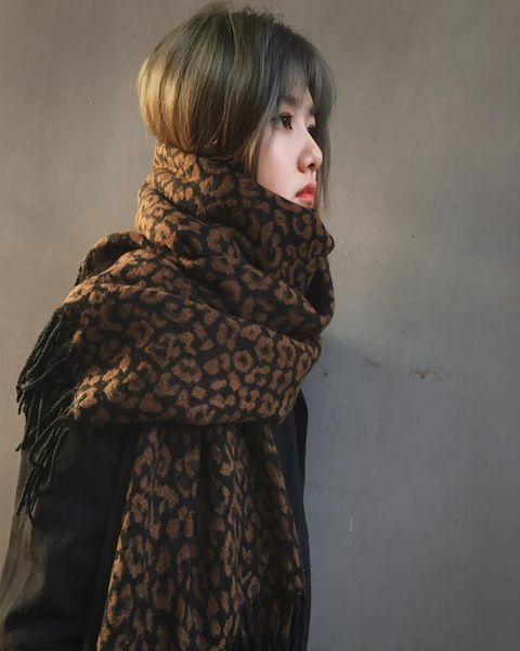 Sólo una bufanda de lana con estampado de leopardo a la moda para mujer en invierno chal cálido grueso babero de Cachemira de doble uso para otoño 6158329