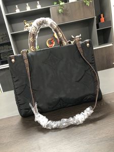 ONTHEGO Sac fourre-tout d'hiver Designer Monogrammes brodés Sacs à bandoulière en nylon rembourré Sac à bandoulière de luxe en laine d'agneau gonflée Poignées supérieures Sacs à main Mode Carryall Sac à bandoulière