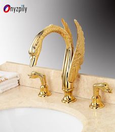 Onyzpily Gold Basin Grewet Fregador de baño Mezclador de grifo de grifo Monta de cubierta Doble manijas de doble forma de cisne Finabe negro cromado CROME7943870