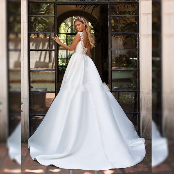 Dos ouvert dentelle une ligne robe de mariée avec tribunal train dos nu robe de mariée simple robes de satin doux pour la mariée