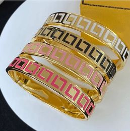 Bracelets de créateurs ouverts pour femmes bracelet doré hommes verrouillent les bracelets de luxe aux bijoux avec boîte cadeau